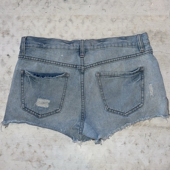 Free People raw hem shorts 61855-6515125 | size 27 - Picture 4 of 6